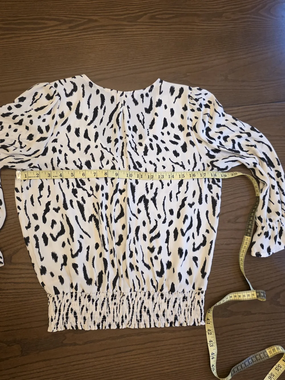 Philosophy Animal Print Smocked Blouse Long Slevees V-neck Quiet Luxury Mob Wife - Picture 7 of 8